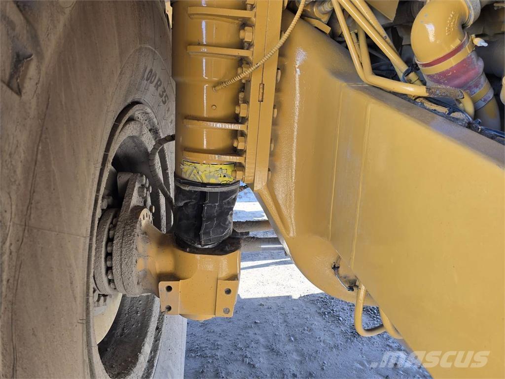 CAT 775F 鉸接式起吊車