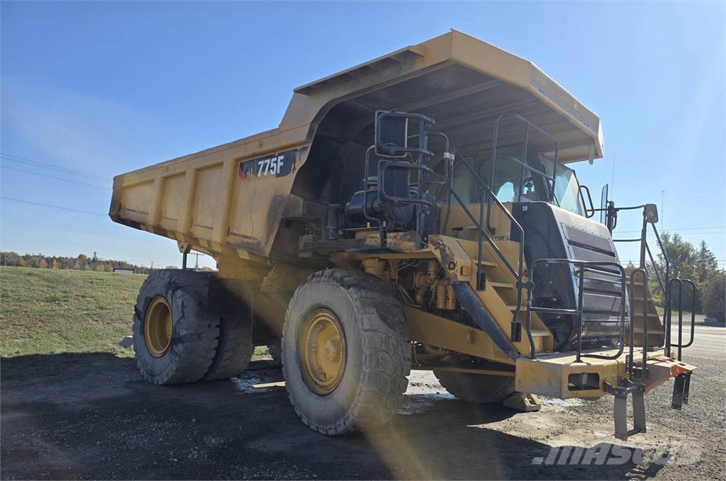 CAT 775F 鉸接式起吊車