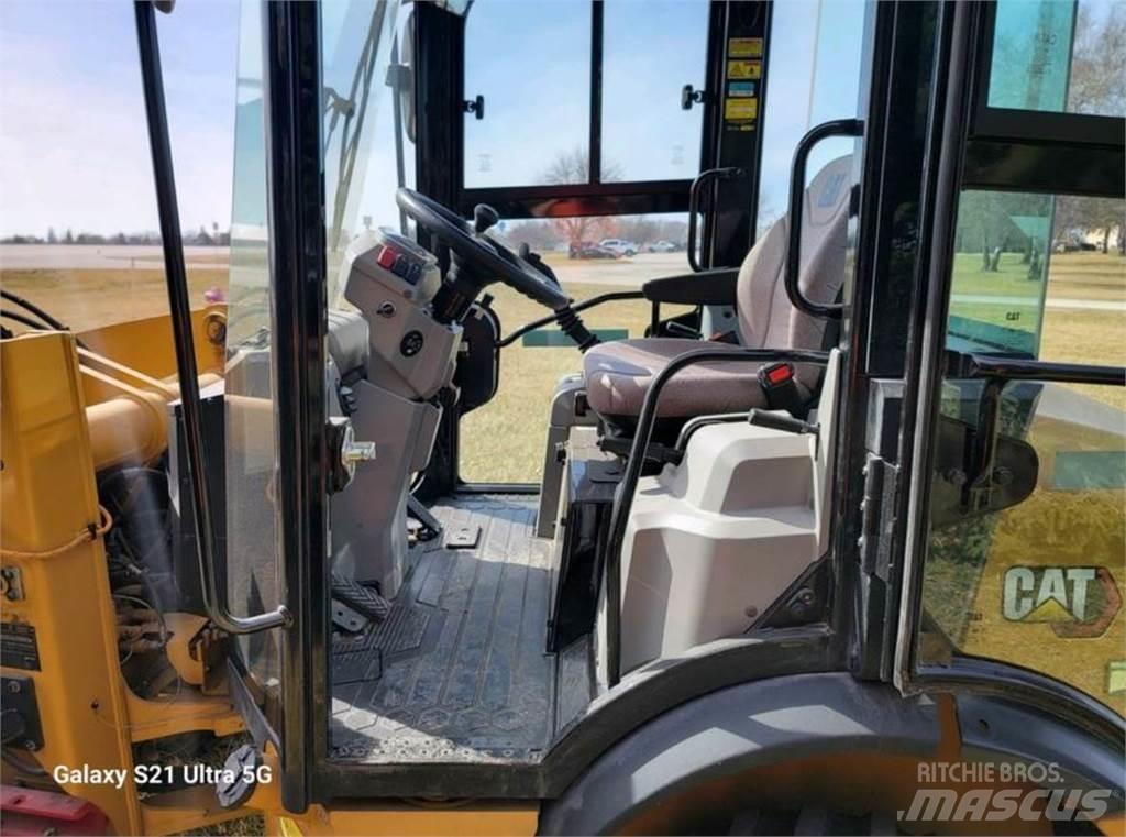 CAT 903D 輪胎式裝載機