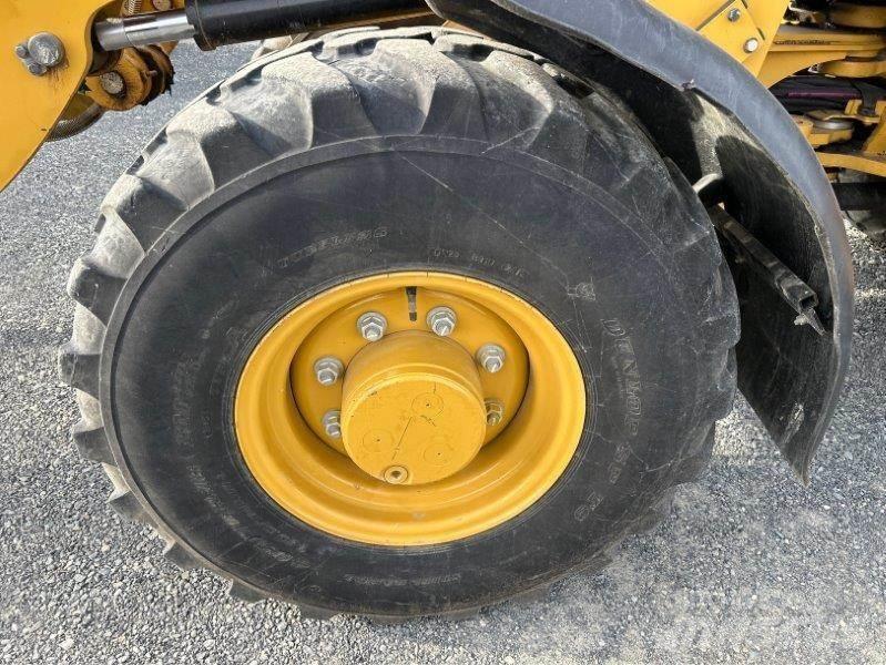 CAT 906M 輪胎式裝載機