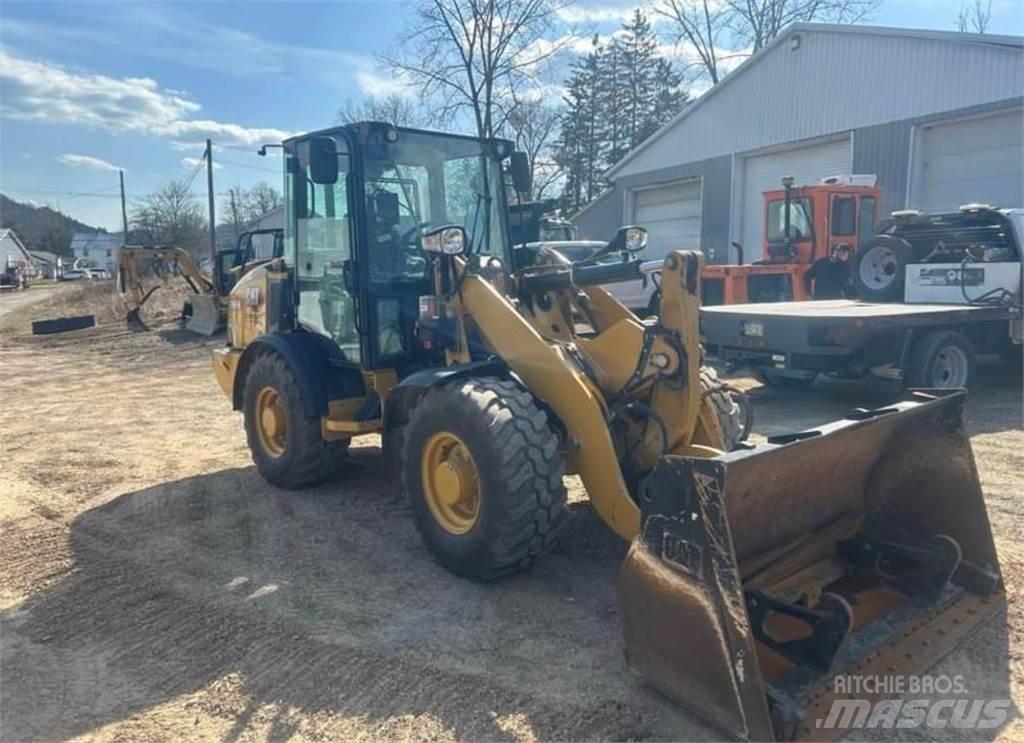 CAT 906M 輪胎式裝載機