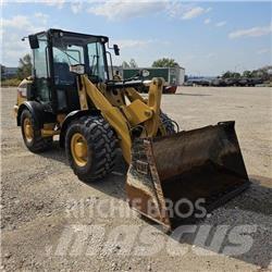CAT 906M 輪胎式裝載機