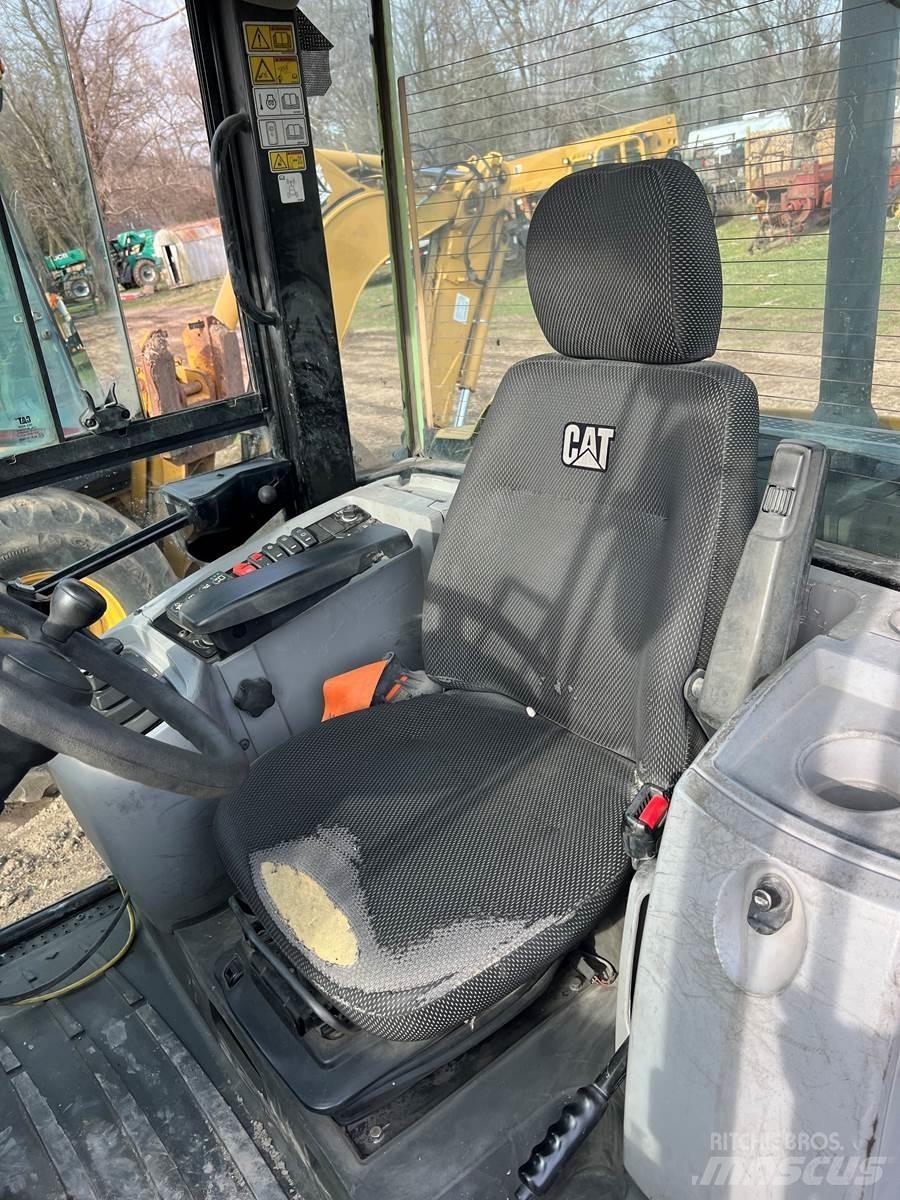 CAT 906M 輪胎式裝載機