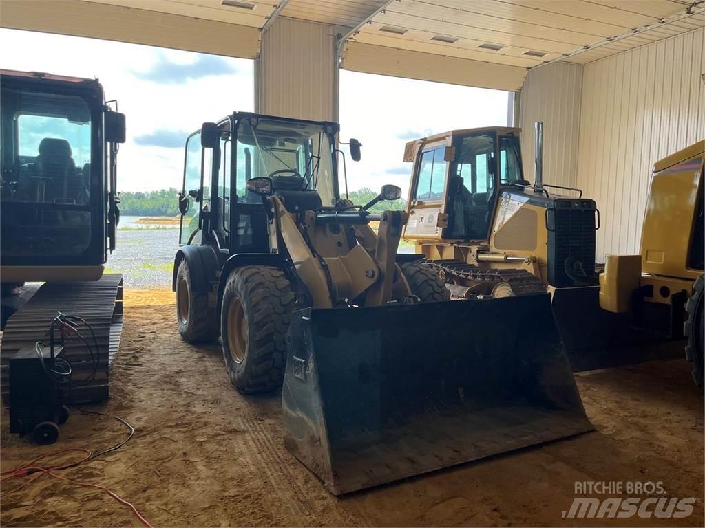 CAT 908M 輪胎式裝載機