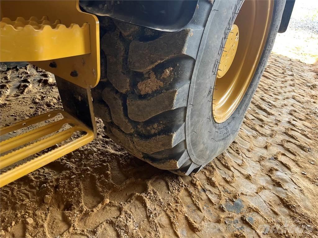 CAT 908M 輪胎式裝載機