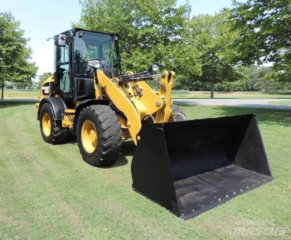 CAT 908M 輪胎式裝載機