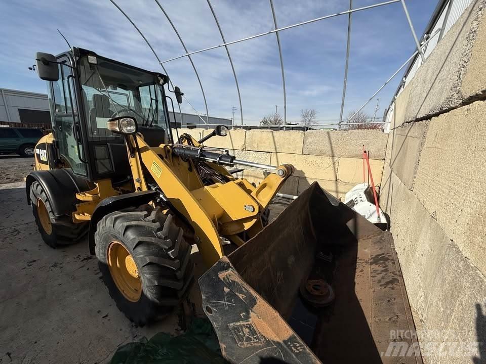 CAT 908M 輪胎式裝載機