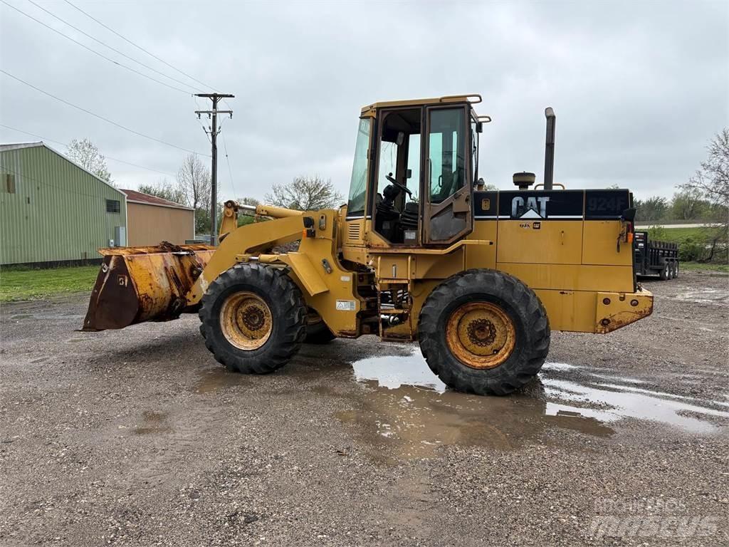 CAT 924F 輪胎式裝載機