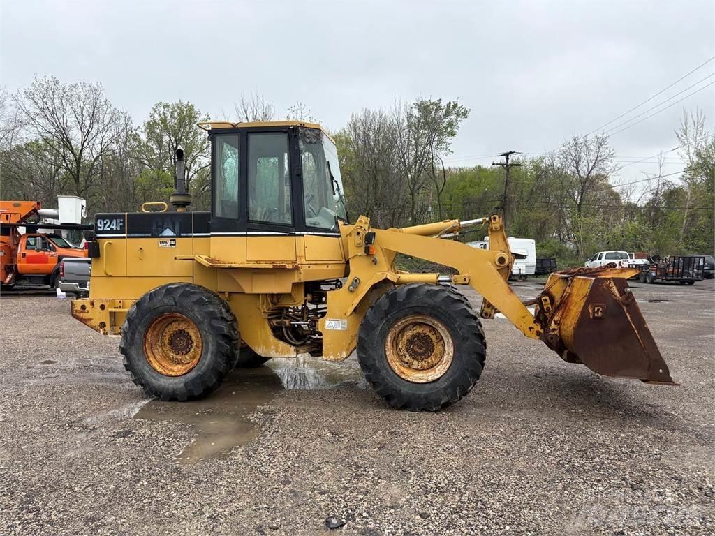 CAT 924F 輪胎式裝載機