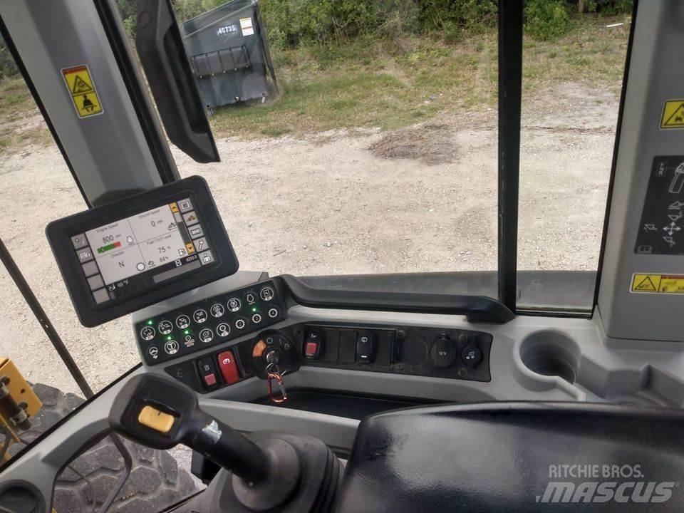 CAT 930M 輪胎式裝載機