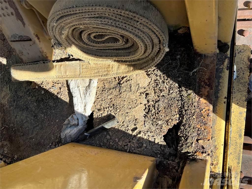 CAT 973 推土機