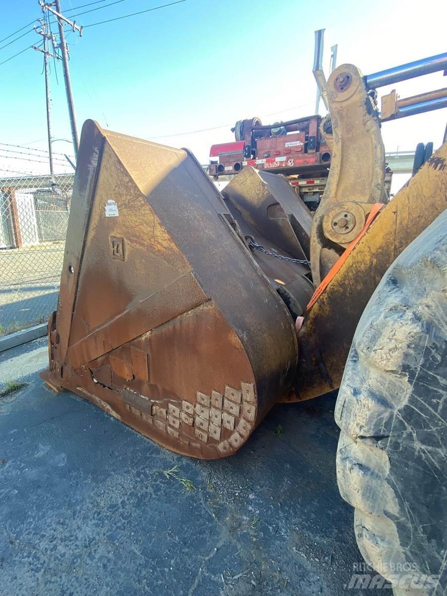 CAT 988F 輪胎式裝載機
