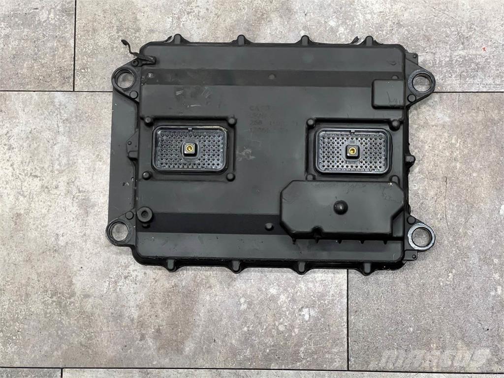 CAT C13 電子設備