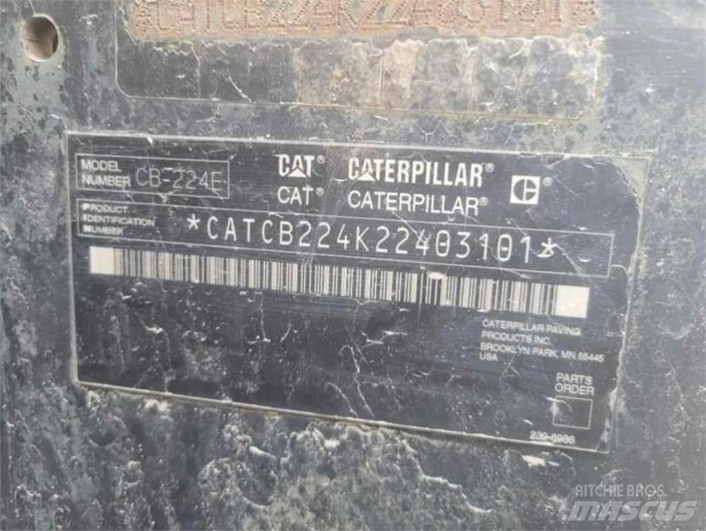 CAT CB24 單輪滾壓機