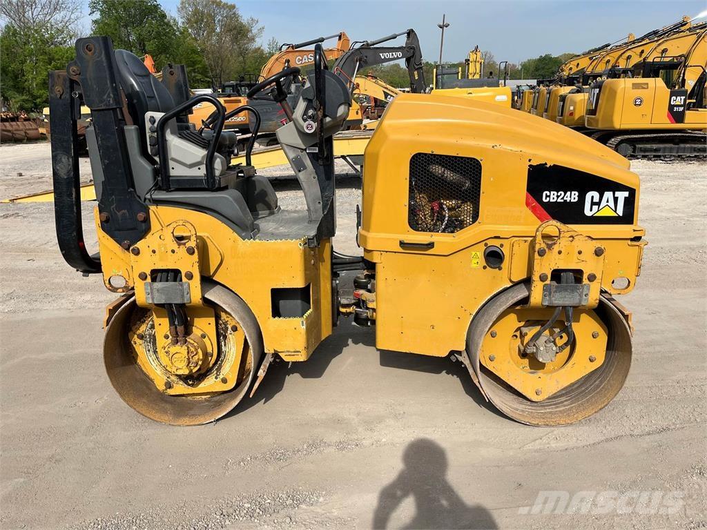 CAT CB24B 單輪滾壓機