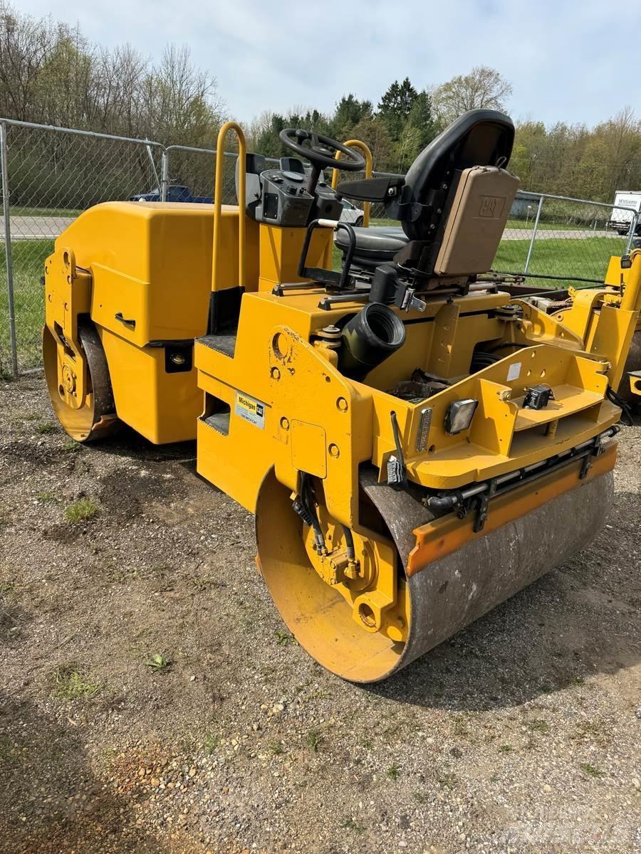 CAT CB34 瀝青攤舖機/鋪路機