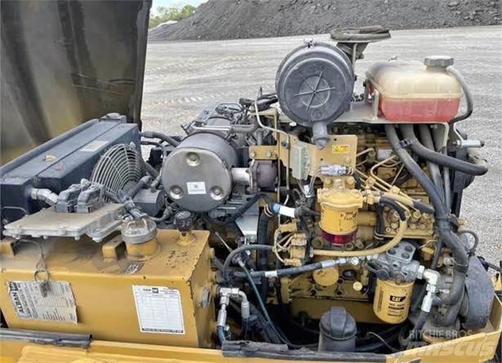 CAT CB34B 單輪滾壓機