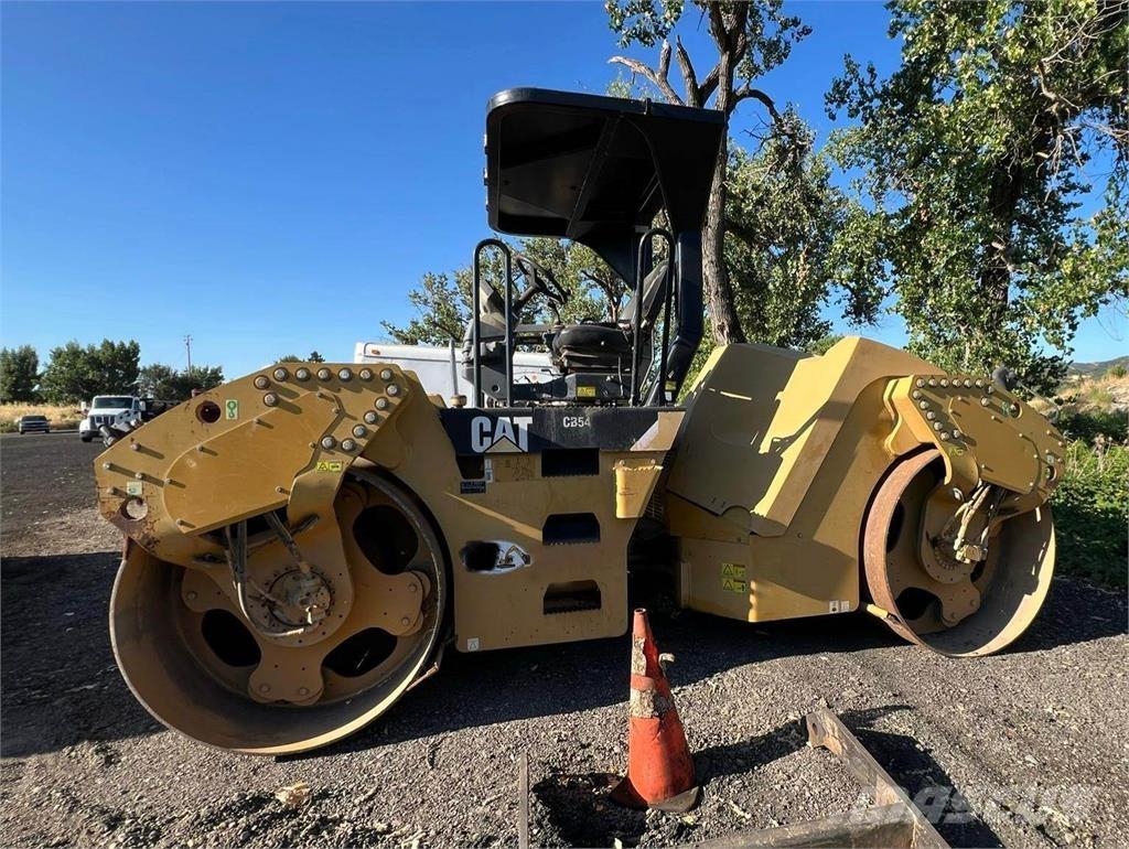 CAT CB54 單輪滾壓機