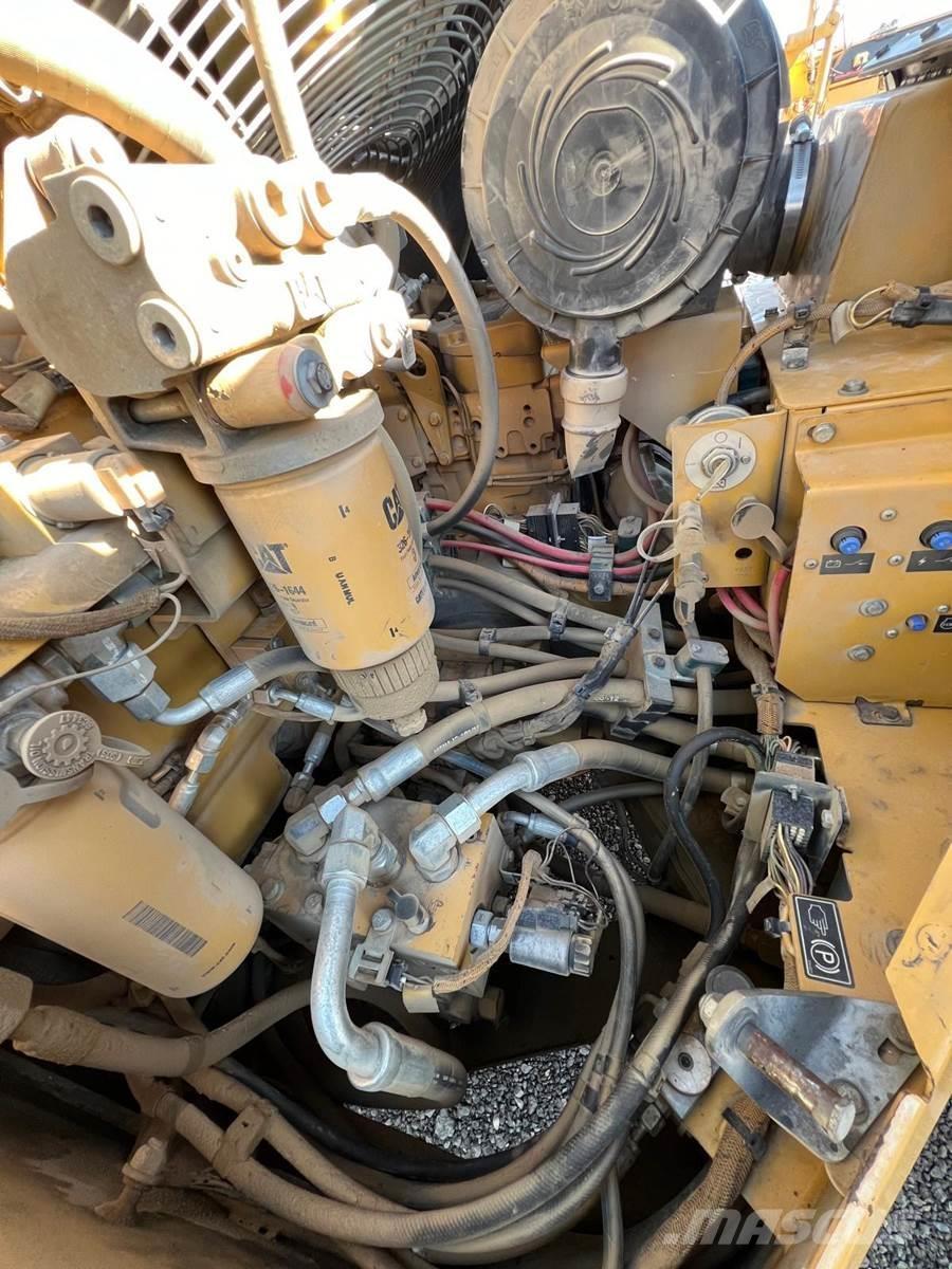 CAT CB54 單輪滾壓機