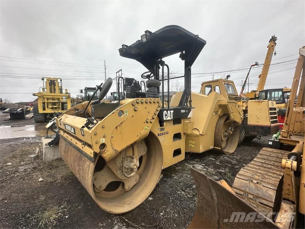 CAT CB54 單輪滾壓機
