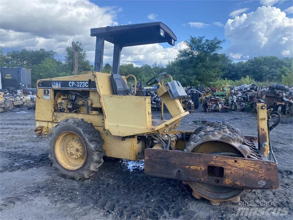 CAT CP323C 土壤壓實機