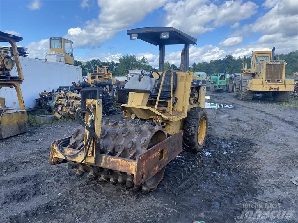 CAT CP323C 土壤壓實機
