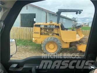 CAT CP323C 土壤壓實機