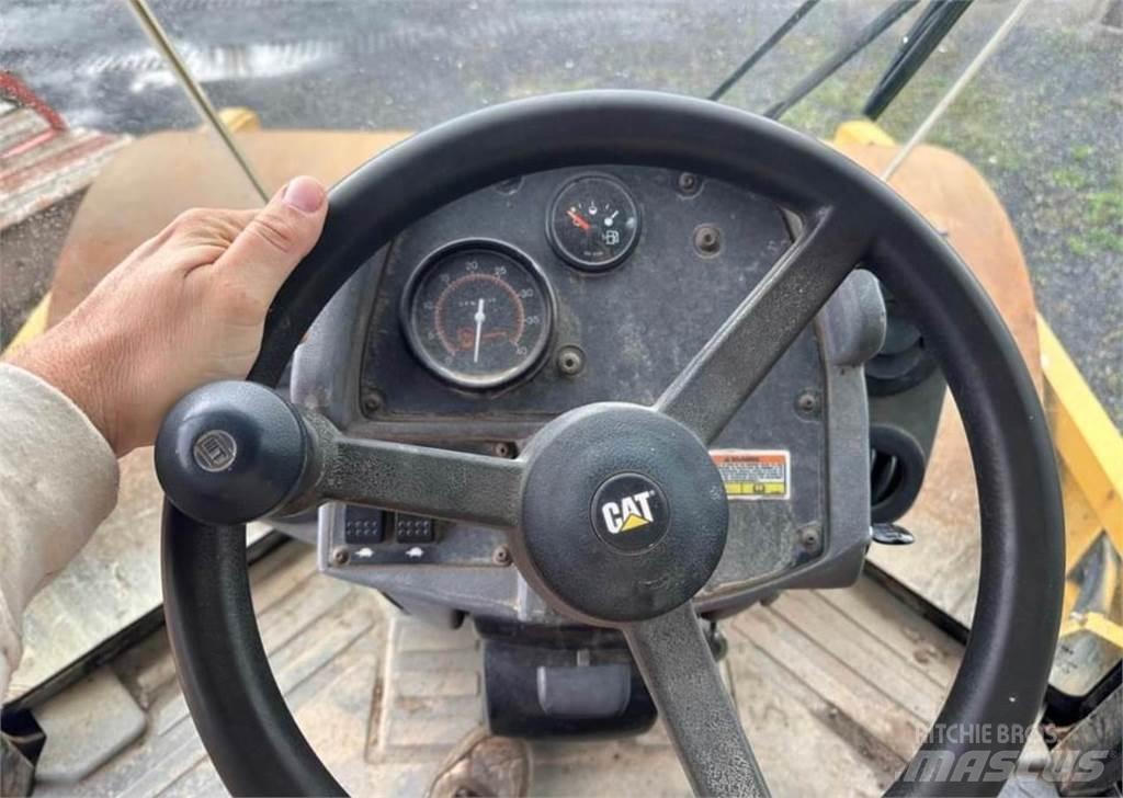 CAT CS74 單輪滾壓機