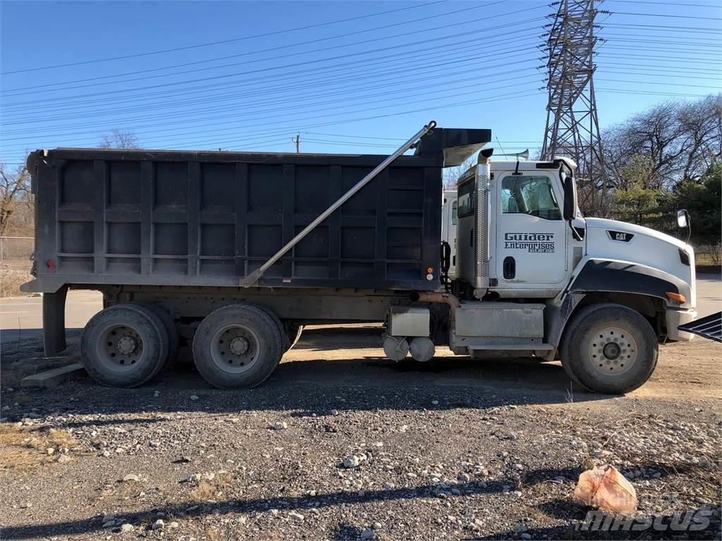 CAT CT660 傾卸式卡車