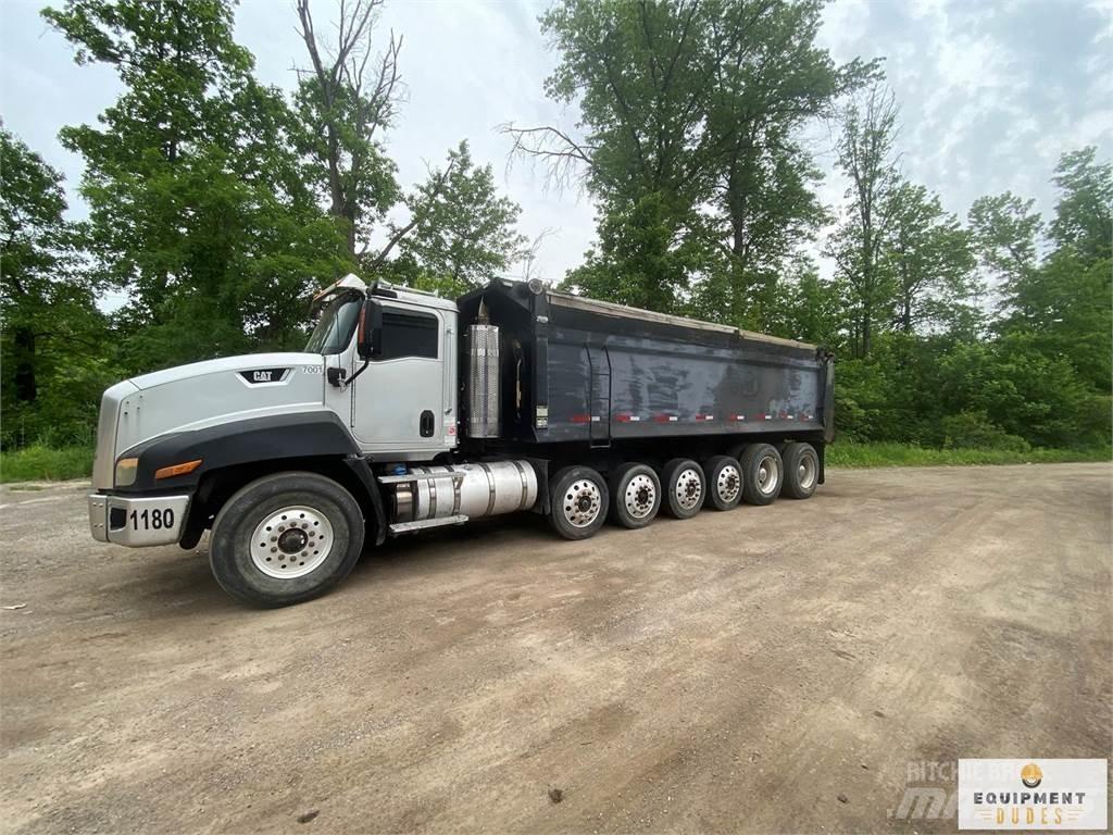 CAT CT660 傾卸式卡車