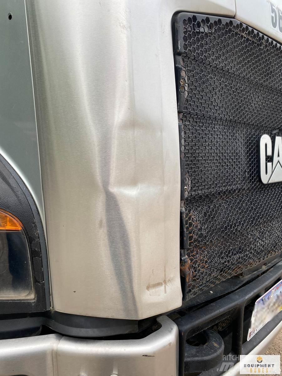 CAT CT660 傾卸式卡車