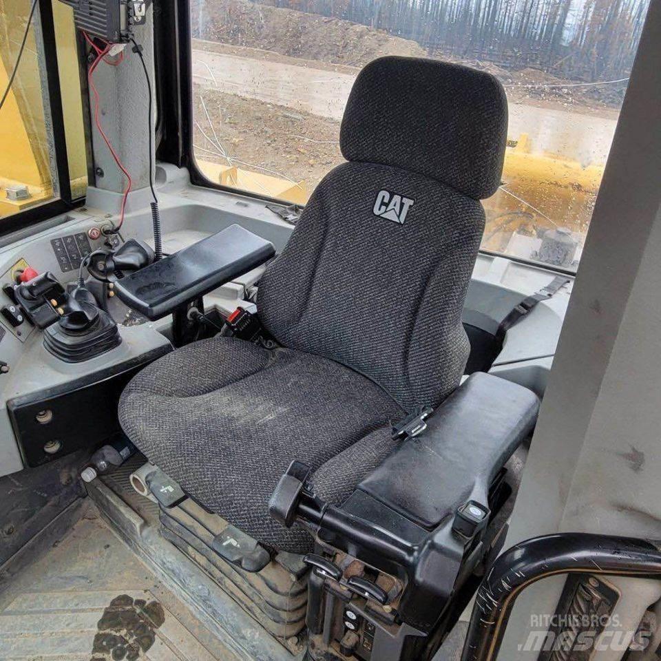 CAT D10T 履帶推土機