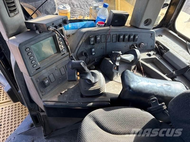 CAT D11T 履帶推土機