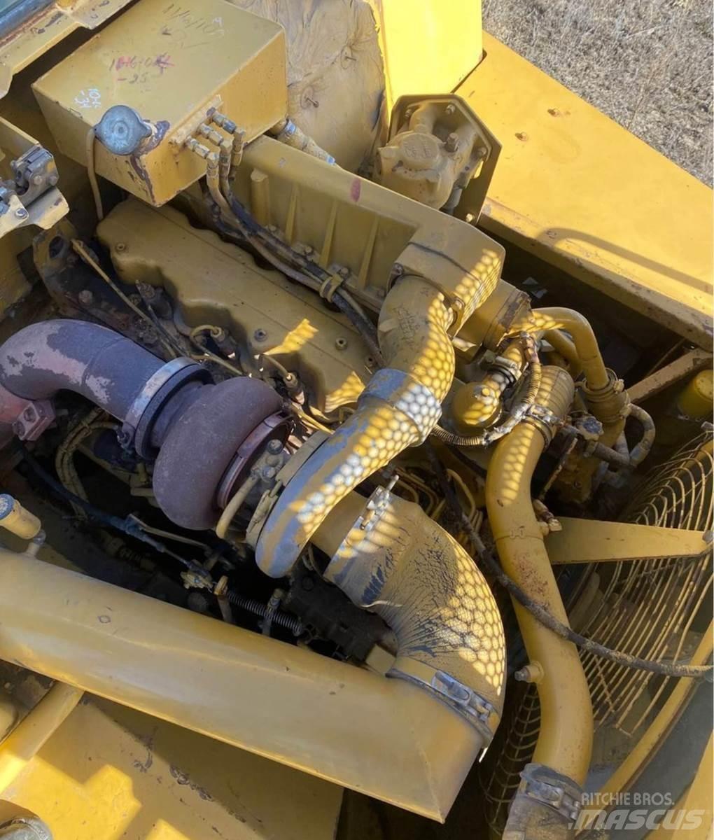 CAT D250B 鉸接式起吊車