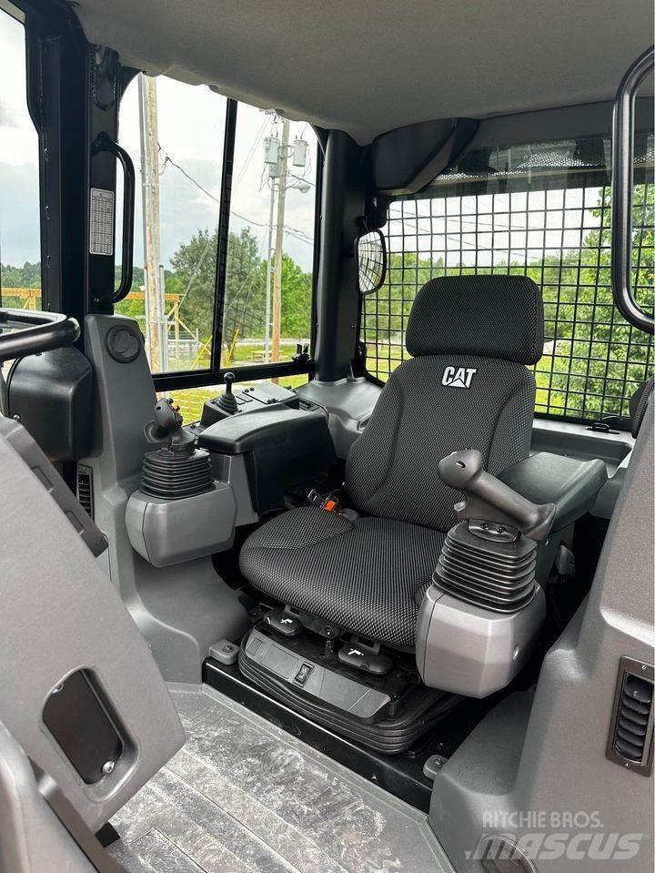 CAT D3 履帶推土機