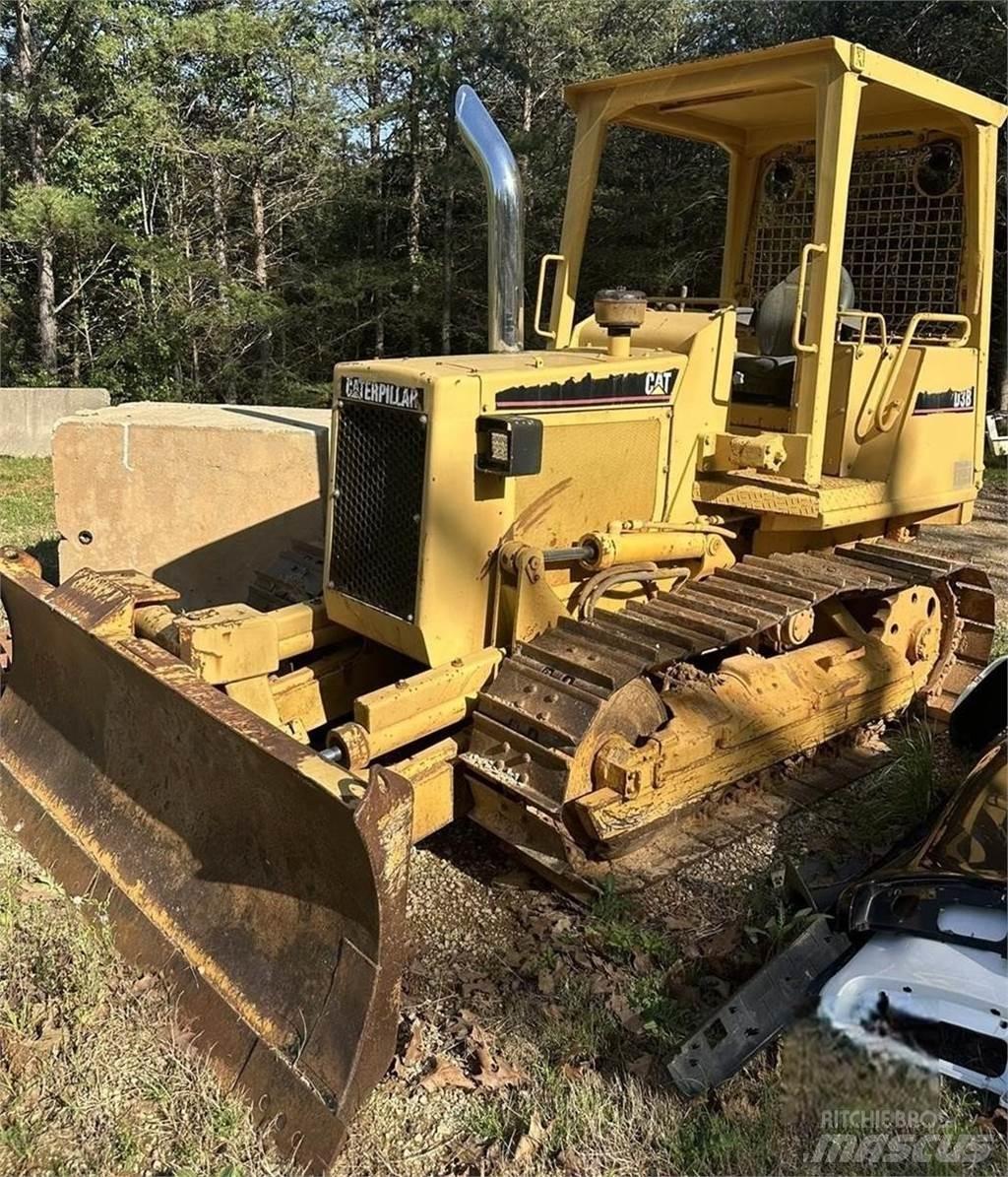 CAT D3B 履帶推土機