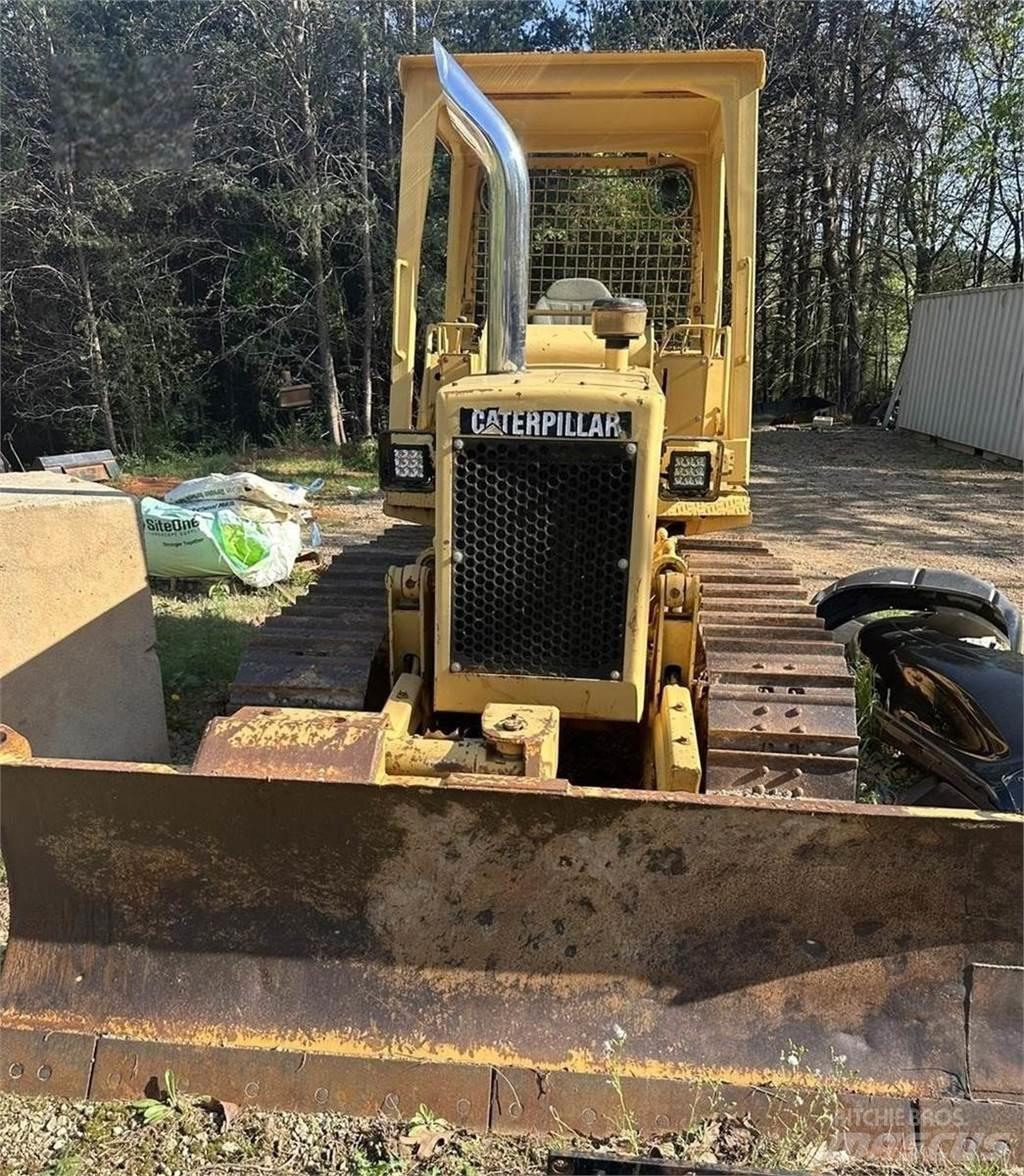 CAT D3B 履帶推土機