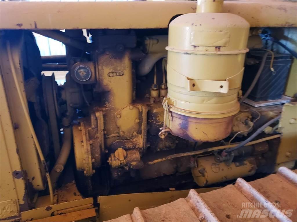 CAT D4 鋪管推土機