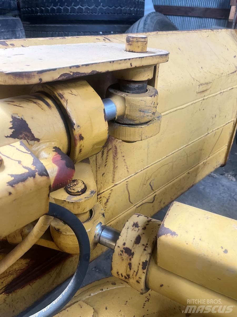 CAT D4C 履帶推土機