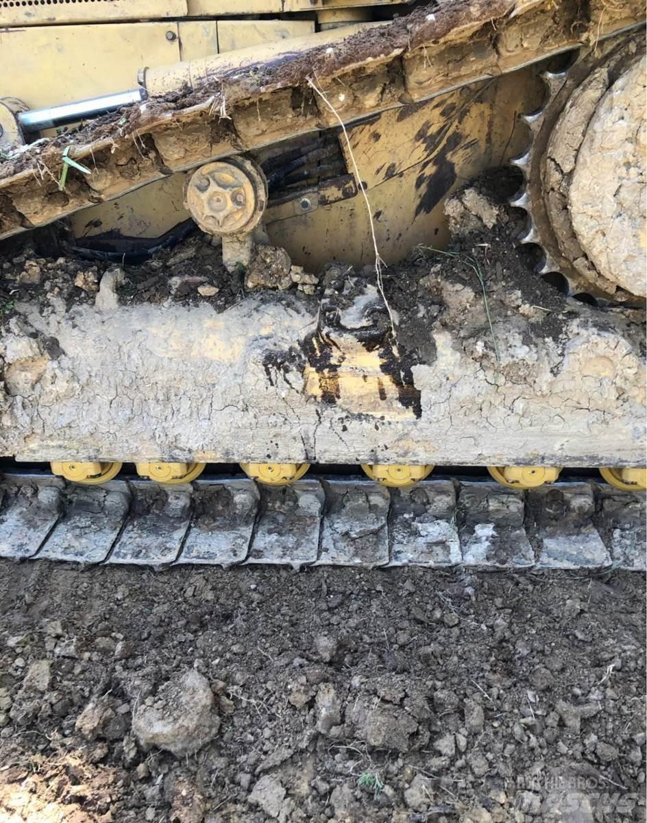 CAT D5M 履帶推土機