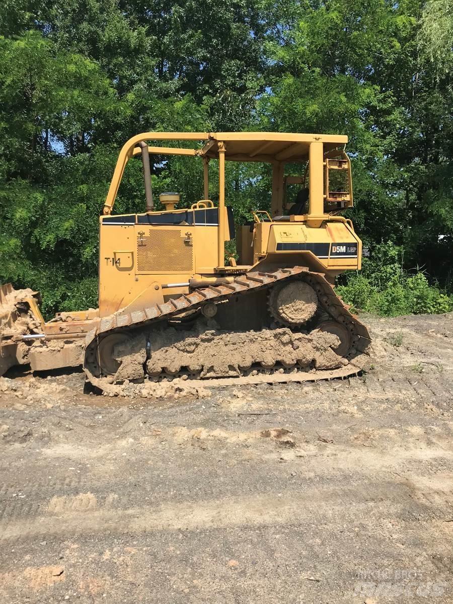 CAT D5M 履帶推土機
