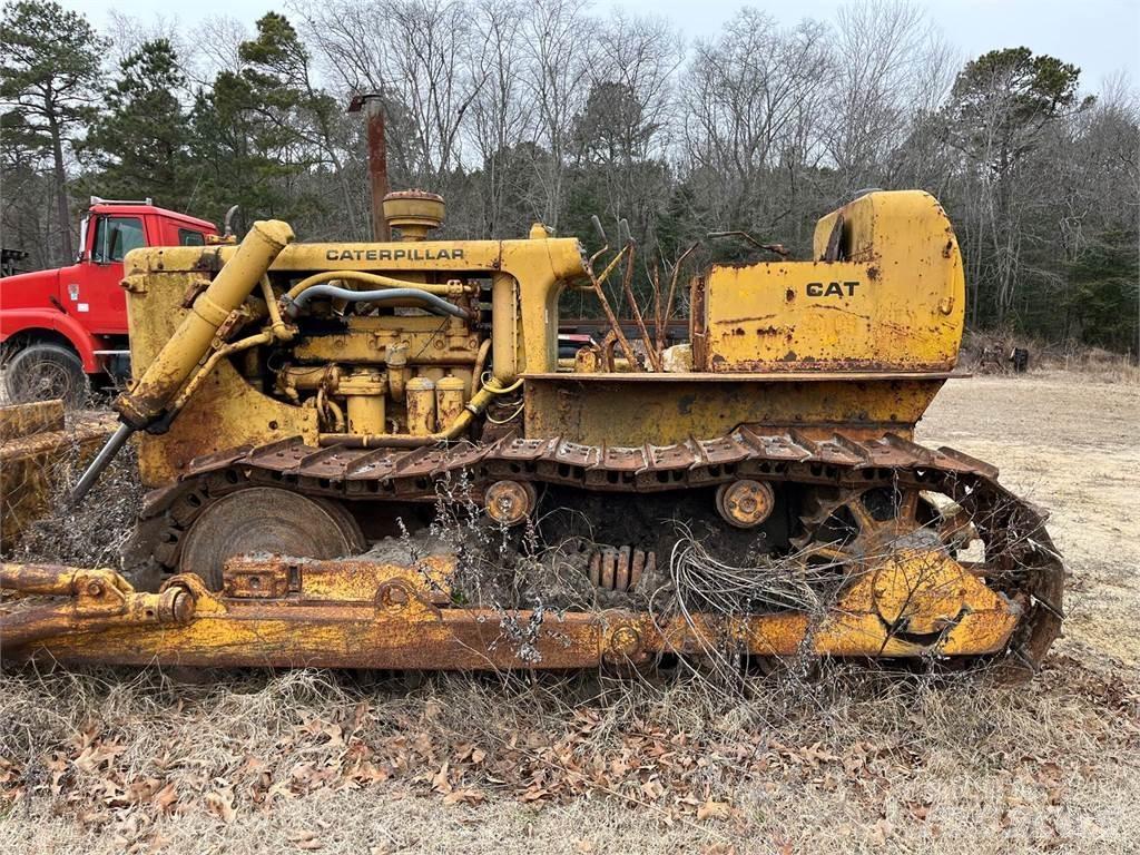 CAT D6 履帶推土機
