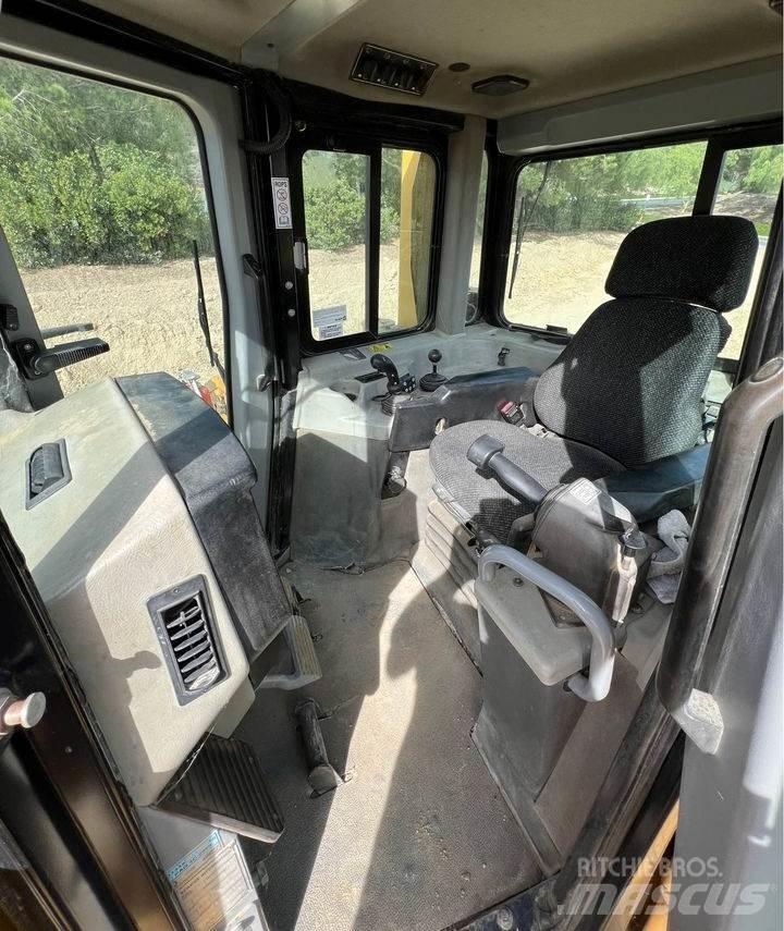 CAT D6T 履帶推土機