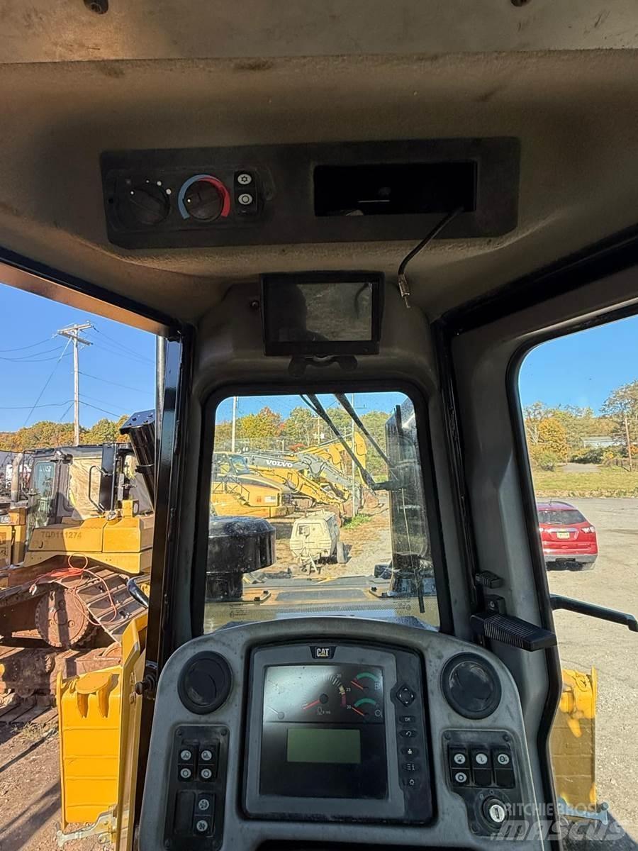CAT D6T 履帶推土機