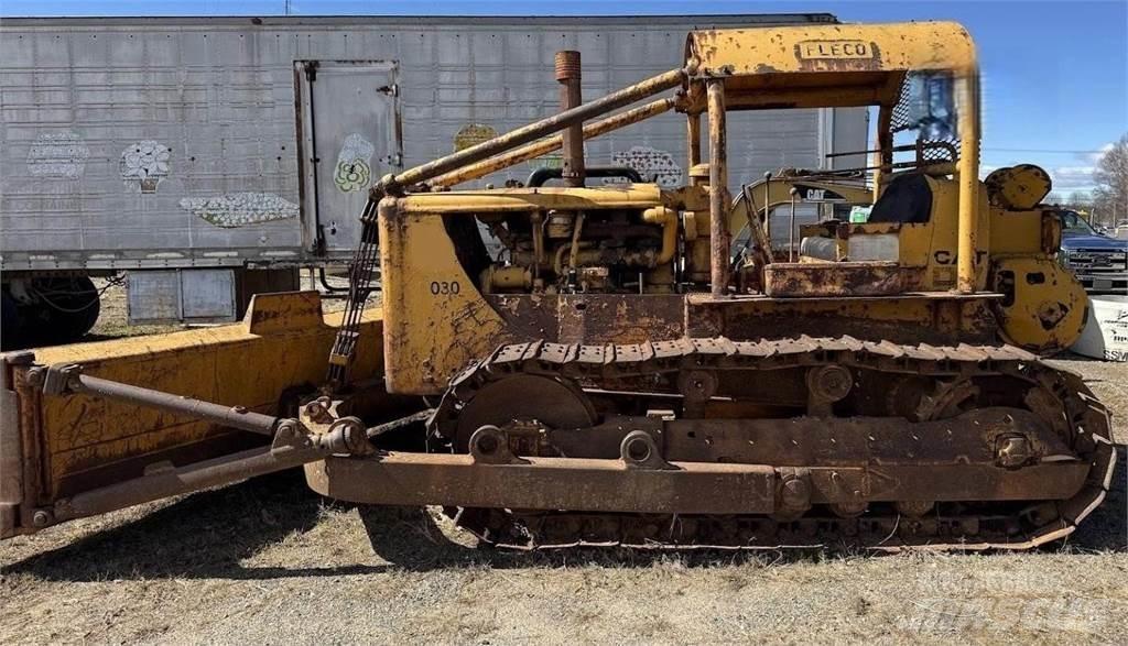 CAT D7 履帶推土機