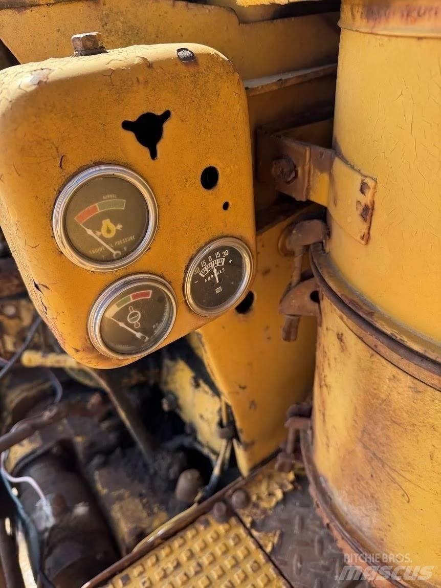 CAT D7 履帶推土機