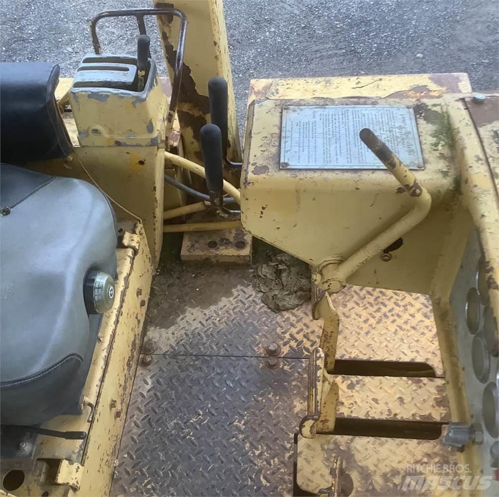 CAT D7F 履帶推土機