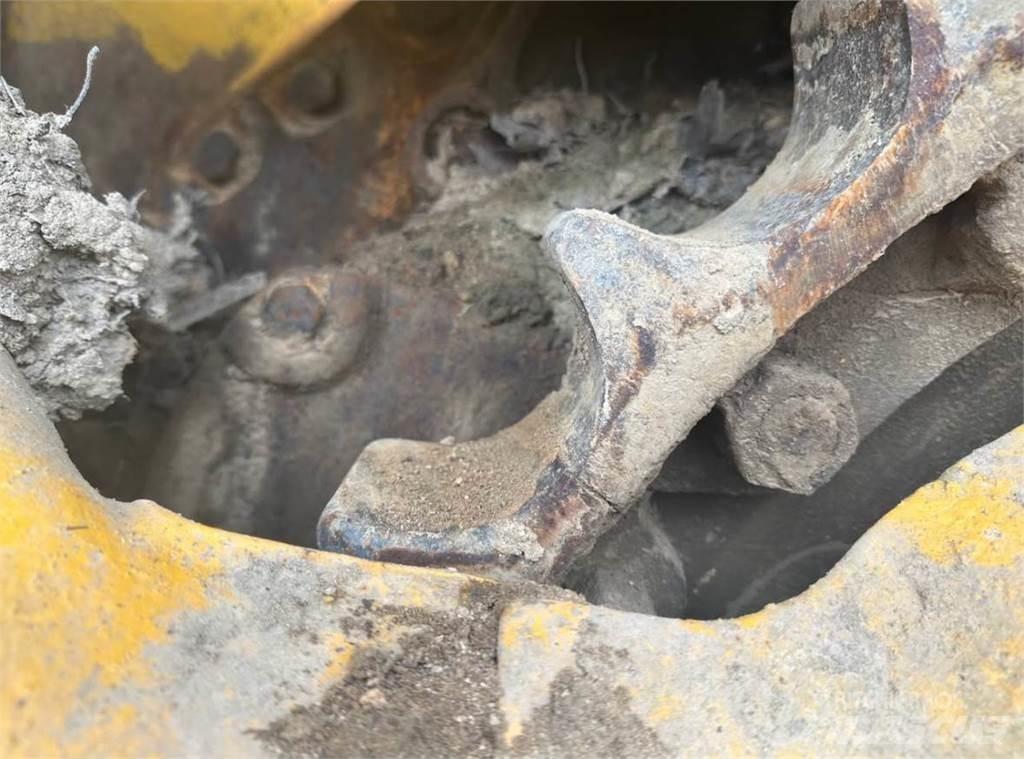 CAT D85E 履帶推土機