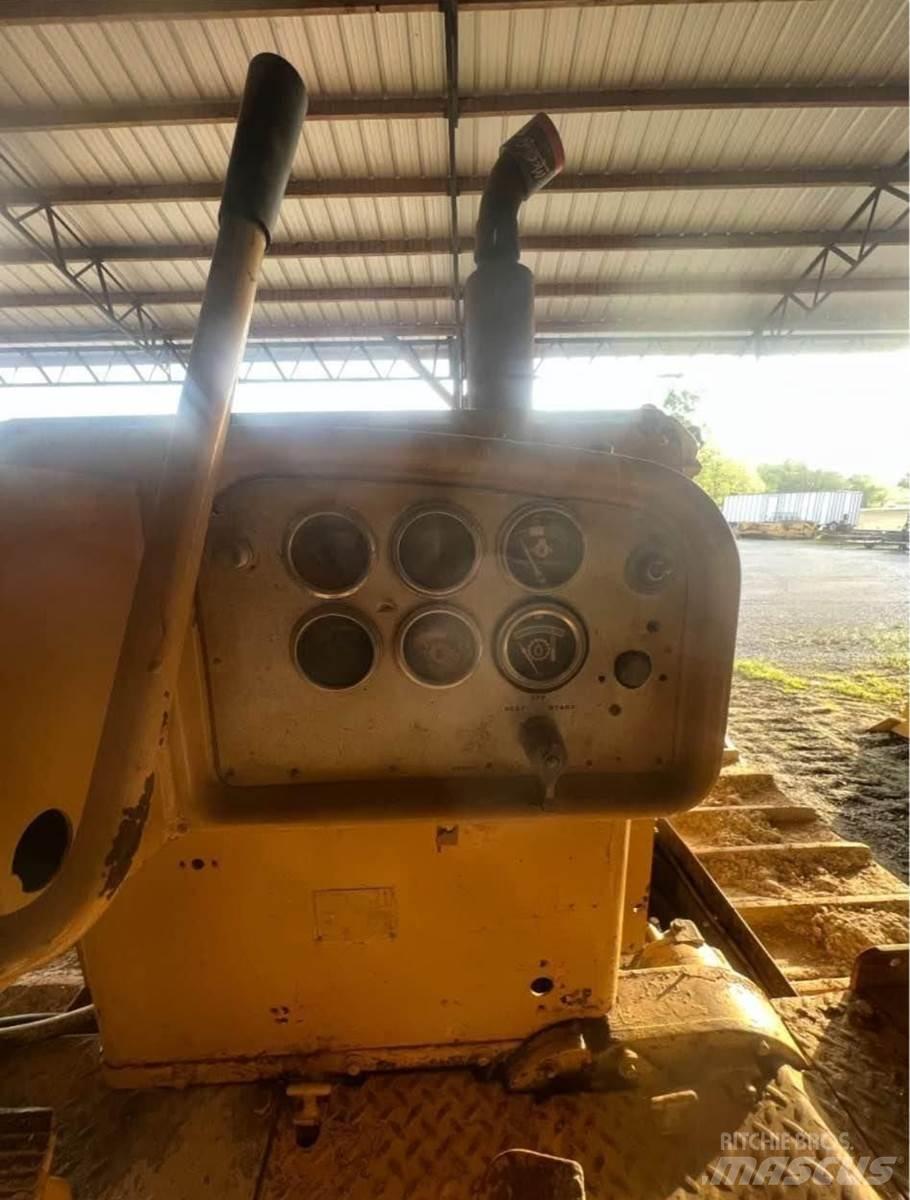 CAT D8H 履帶推土機