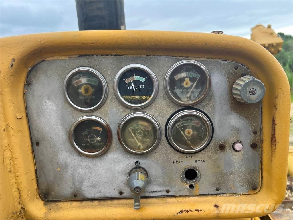 CAT D8H 履帶推土機